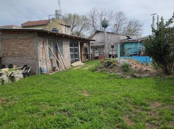 Casa de 1 ambiente, Florencio Varela · Casa Prefabricada a Remodelar con Fondo Amplio