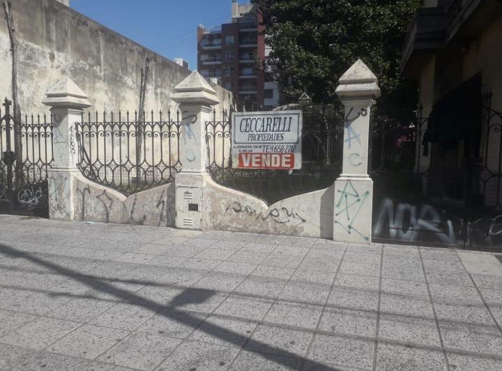 Casa · 250m² · 6 Ambientes · 2 Cocheras