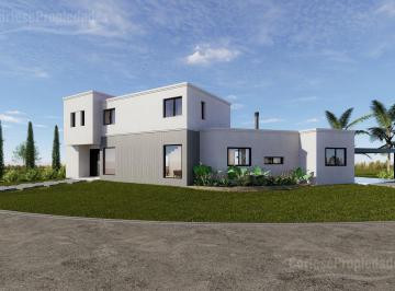 Casa · 202m² · 4 Ambientes · 1 Cochera · Casa en Laguna Grande