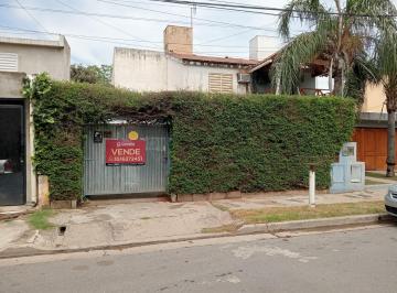 FRENTE · Excelente Vivienda.