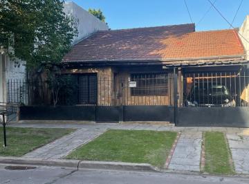 Casa de 4 ambientes, Morón · Chalet en Excelente Zona de Castelar Norte