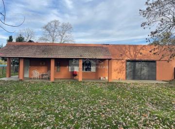 Quinta vacacional · 100m² · Casa Quinta de 4 Ambientes en Venta en Brandsen, G. B. a. Zona Sur, Argentina