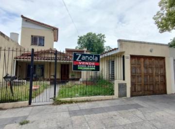Casa de 3 ambientes, Morón · Chalet a Reciclar en Haedo Norte en Venta.