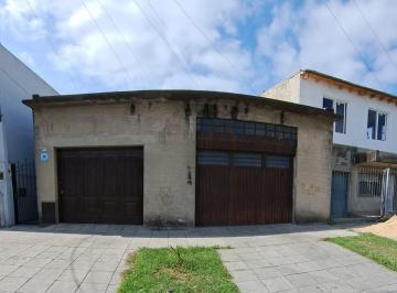 Casa de 3 ambientes, Lomas de Zamora · Casa de Tres Ambientes con Cochera y Amplio Local/estudio Al Frente