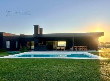 Casa · 200m² · 5 Ambientes · 2 Cocheras · Casa en El Barrio Medal Cc Golf