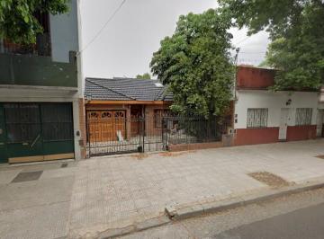 Casa · 170m² · 4 Ambientes · 1 Cochera · Hermosa Casa en Saavedra, a Espaldas del Parque Donado.