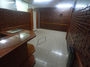 Local comercial de 4 ambientes, La Matanza · Oficina 1er Piso 80 m² con Dos Baños Pleno Centro