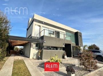 Casa · 155m² · 4 Ambientes · 4 Cocheras · Casa de 4 Amb en Venta en Horizontes Al Sur Canning