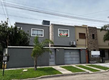 Casa de 4 ambientes, Morón · Casa en Excelente Estado con Pileta