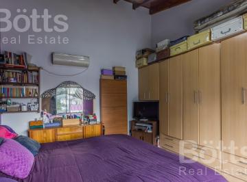 Casa · 192m² · 5 Ambientes · 4 Cocheras · Venta Casa 5 Amb Lote Amplio, Posibilidad Edificar