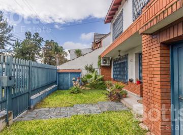 Casa · 192m² · 5 Ambientes · 4 Cocheras · Venta Casa 5 Amb Lote Amplio, Posibilidad Edificar