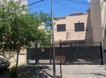 PH de 3 ambientes, Lanús · Arturo Illia 1071 Lanús Apto Crédito Bancario