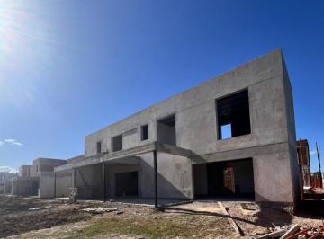 PH · 120m² · 4 Ambientes · 2 Cocheras · Casa Tipo Ph - Gorina La Plata