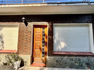 Casa de 4 ambientes, Lomas de Zamora · Chalet Tipo PH Apto Crédito, Amplio y Luminoso a 2 Cuadras de Av Alte Brown
