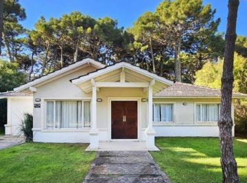 Casa · 146m² · 4 Ambientes · 1 Cochera · Casa en Venta en Pinamar