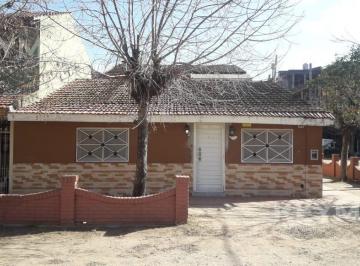 Casa · 156m² · 8 Ambientes · 1 Cochera · Casa en Villa Celina