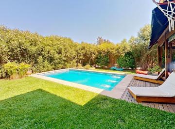 Casa · 330m² · 5 Ambientes · 3 Cocheras · Venta Casa 4 Dorm. en Suite Jardín Pileta Quincho Parrilla 3 Cocheras Los Lagos Nordelta