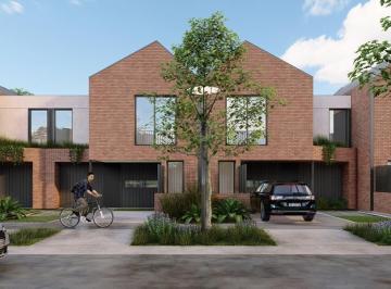 Casa · 128m² · 4 Ambientes · 2 Cocheras · Casa en Venta en Santa Ana Joven, Financiación
