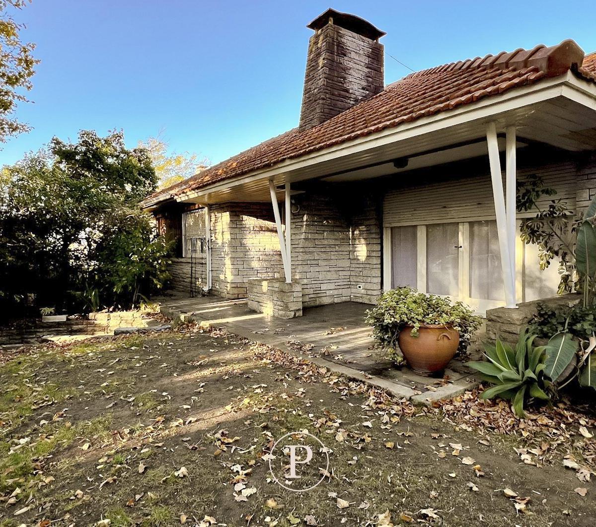 Chalet 4 dorm, 295m² con doble quincho y jardín – Los Troncos