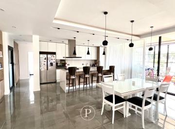 Casa · 288m² · 5 Ambientes · 2 Cocheras · Moderno Casa 5 Ambientes en Rumenco Joven