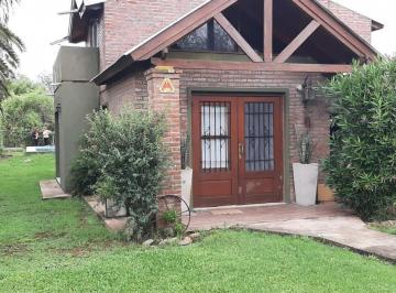 Casa · 156m² · 3 Ambientes · 1 Cochera · Casa en Funes, Piscina, Terreno 502 m