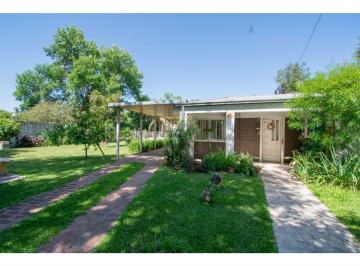 Casa · 130m² · 5 Ambientes · 2 Cocheras · Casa Céntrica en Funes