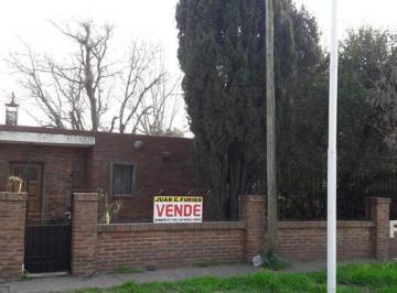 Casa · 125m² · 8 Ambientes · 1 Cochera · Casa 2 Dorm. en Pérez con Pileta