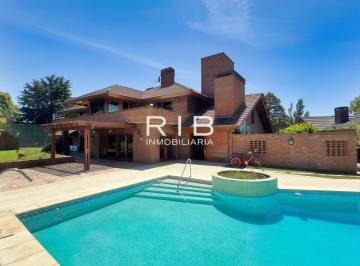 Casa de 5 ambientes, Pilar · Importante Propiedad Sobre El Golf con 4 Suites
