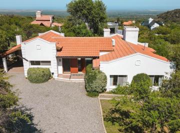 Casa · 155m² · 6 Ambientes · 1 Cochera · Casa en Venta en Cascadas, 3 Dorm. a 10 Min de La Villa de Merlo