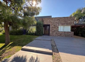 Casa de 5 ambientes, Pilar · Alquiler Casa con Piscina y Amplio Jardin, Barrio Cerrado Manzanares Chico