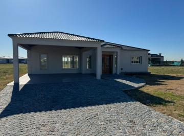 Casa · 700m² · 3 Ambientes · 2 Cocheras · Casa Venta en El Rebenque