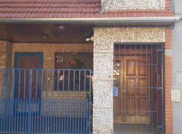 PH de 6 ambientes, Mataderos · PH Al Frente con Guardacoche + Patio Sin Expensas