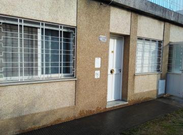 Casa · 84m² · 3 Ambientes · 1 Cochera · Benito Juarez 1300, Dos Dorm. y Comodin, Patio, Cochera