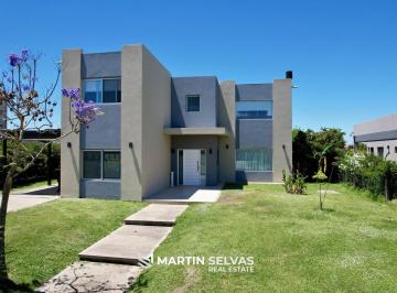Casa · 190m² · 5 Ambientes · 2 Cocheras · Casa en Venta en Vistas, Puertos del Lago