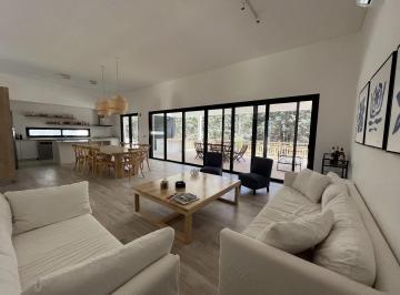 Casa · 5 Ambientes · Casa en Alquiler - Barrio Deportivo Lote 380 de Costa Esmeralda - Alquiler Temporario - Excelente Ca
