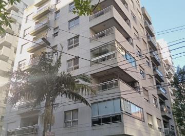 Departamento de 2 ambientes, Lomas de Zamora · Excelente Depto. 2 Amplios Amb. Al Frente con Balcón y Vista a Colombres.
