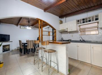 Casa · 330m² · 4 Ambientes · 1 Cochera · Venta - Casa de Pasillo con Galpón. Bella Vista, Rosario.