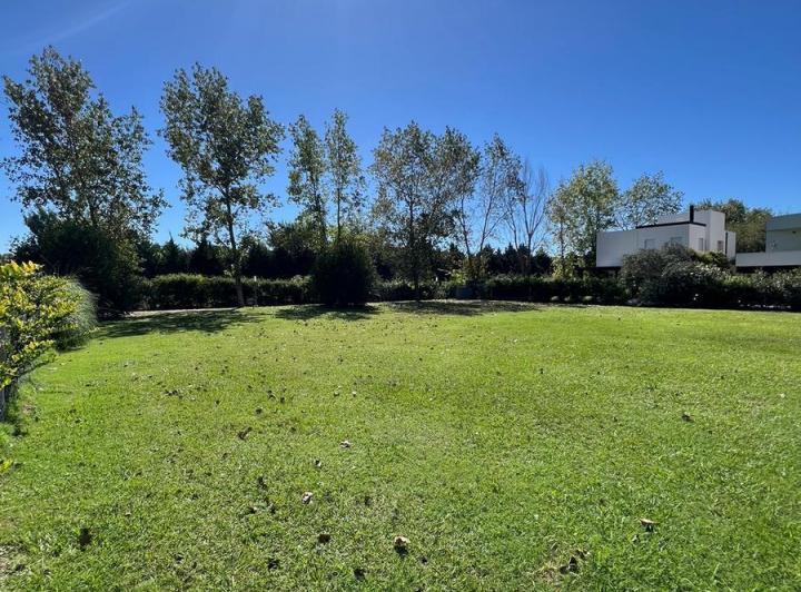 Terreno · 900m² · 1 Ambiente