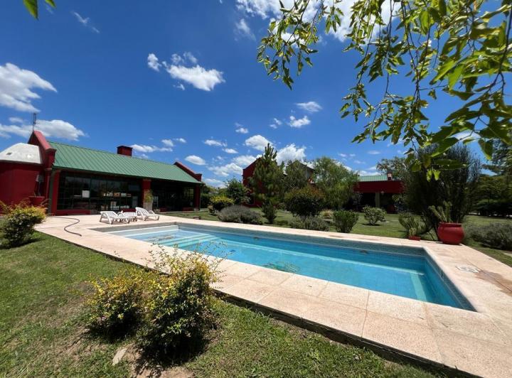 Casa · 541m² · 8 Ambientes · 2 Cocheras
