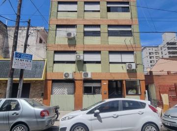 Departamento · 45m² · 2 Ambientes · En Venta en Caseros Centro Departamento de 2 Ambientes Sito en Planta Baja Contrafrente con Dos Pati