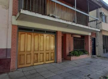 Casa · 140m² · 4 Ambientes · 1 Cochera · Casa en V. Alsina 4 Amb. Terminaciones de Primera. Espacio Luz y Confort.