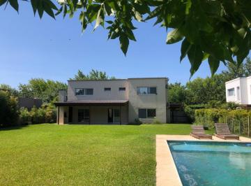 Casa · 190m² · 4 Ambientes · 1 Cochera · Oportunidad de Venta! Casa de 3 Dorm. en Venta en Barrio Santa Catalina, Villanueva
