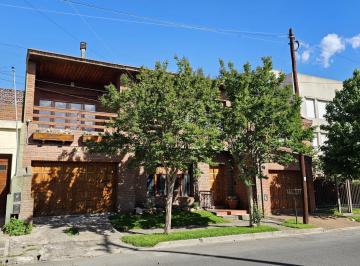 Casa · 250m² · 5 Ambientes · 2 Cocheras · Chalet 5 Amb. 260 m². - Chauvin