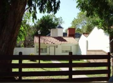 Casa de 2 ambientes, La Lucila del Mar · Casa con Gran Terreno Hermosa Zona.