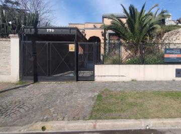 Casa de 5 ambientes, Almirante Brown · Casa en Venta en Excelente Estado