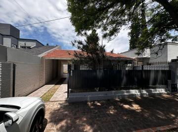 Casa de 3 ambientes, Esteban Echeverría · Importante Casa, en La Localidad de Monte Grande, Barrio San Norberto.
