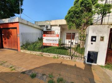 Casa · 100m² · 3 Ambientes · Solida Casa de 3 Ambientes (Tipo Ph) en Planta Baja con Jardin o Fondo en Venta. Olivos