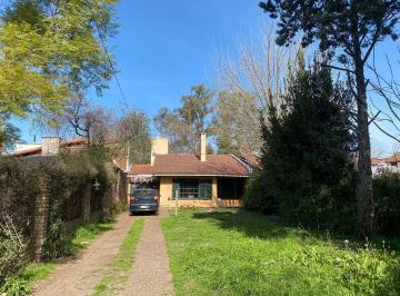 Quinta vacacional · 160m² · 4 Ambientes · Casa Quinta Sobre Lote de 10x50 en Venta en Monte Grand