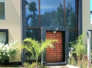 Casa · 1200m² · 7 Ambientes · 4 Cocheras · Casa en Alquiler, Barrio Haras Santa Maria. Escobar