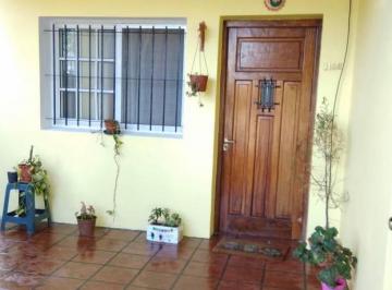 Casa · 140m² · 3 Ambientes · 1 Cochera · Casa Dos Familias en Dos Plantas, 5 Ambientes, Garaje Pasante, con Fondo Libre. 340 m²